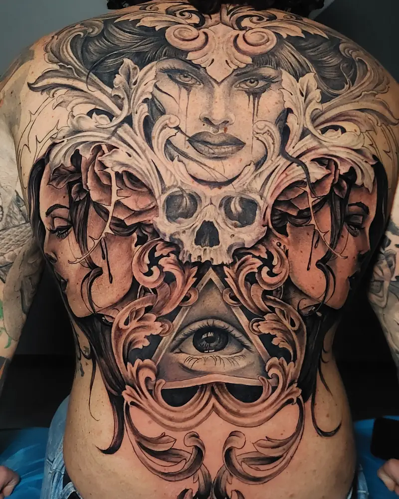 Tatuaggio a schiena intera in black and grey con volti, teschio e occhio della provvidenza